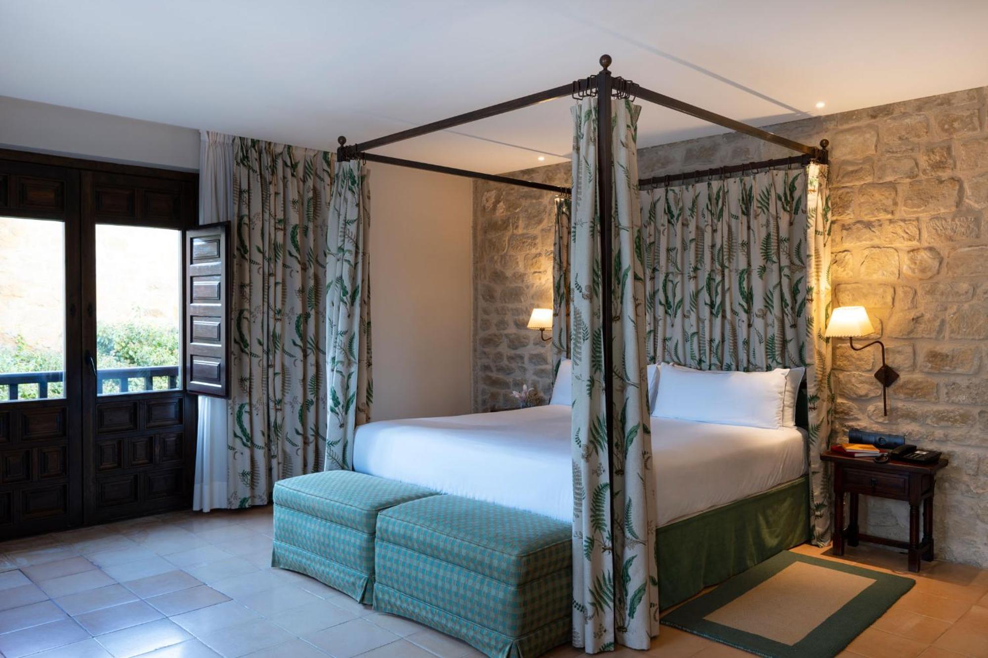 ปาราดอร์ เด โซส เดล เรย์ กาโตลิโก Hotel ซอส เดลไรย์ กาโตลีโก ภายนอก รูปภาพ