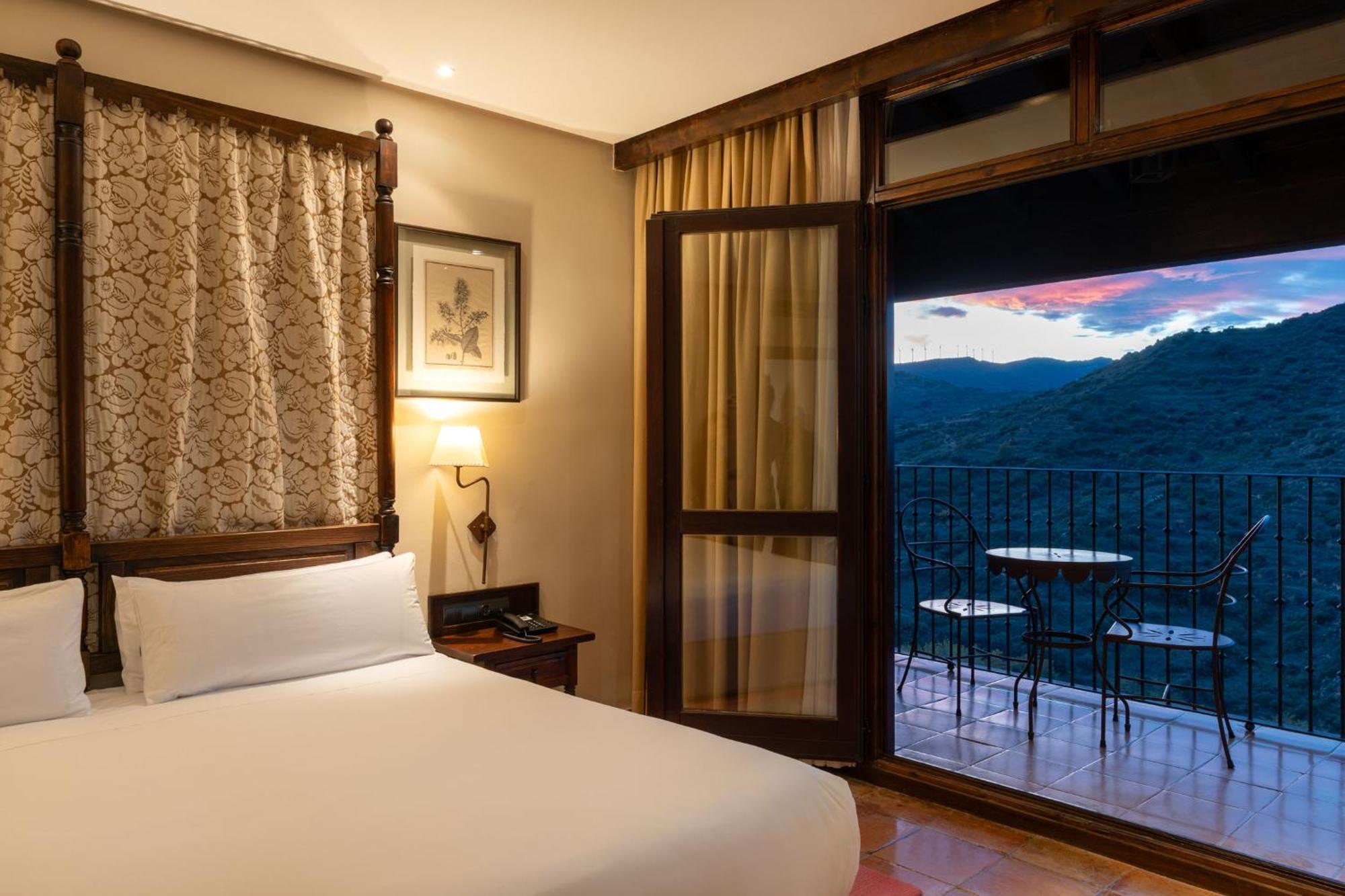 ปาราดอร์ เด โซส เดล เรย์ กาโตลิโก Hotel ซอส เดลไรย์ กาโตลีโก ภายนอก รูปภาพ