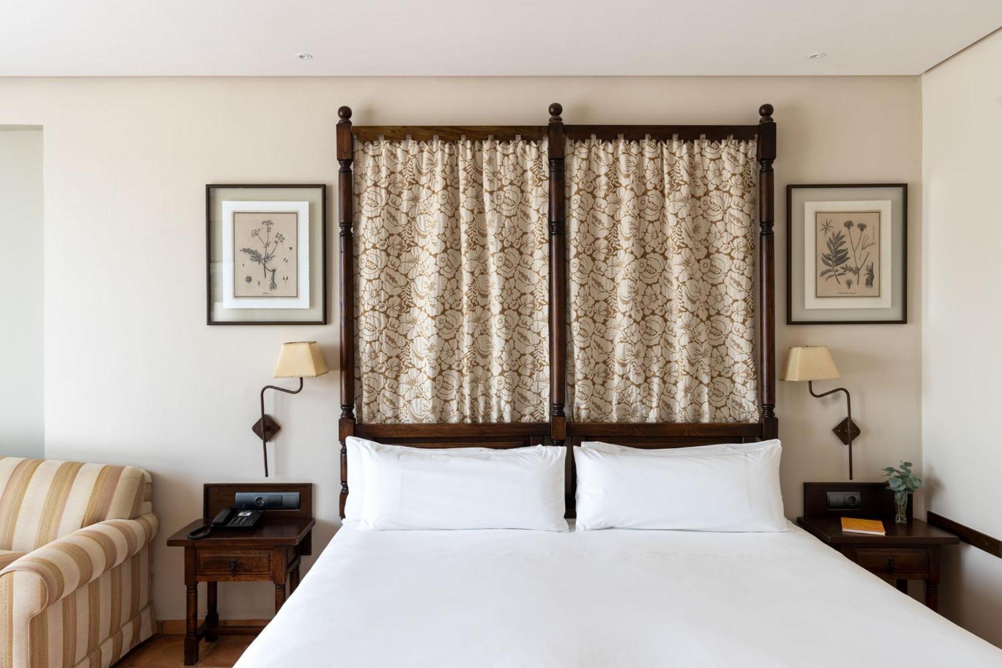 ปาราดอร์ เด โซส เดล เรย์ กาโตลิโก Hotel ซอส เดลไรย์ กาโตลีโก ภายนอก รูปภาพ